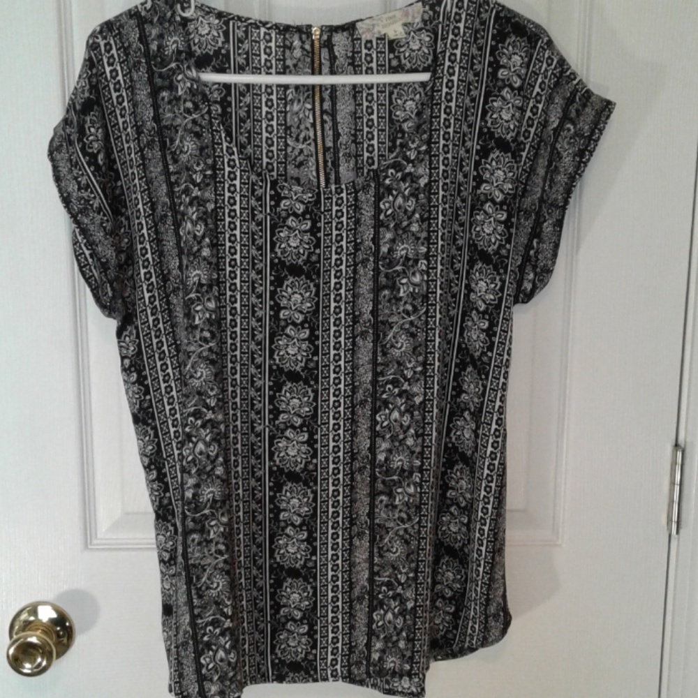 Pink republic black and white shirt sz large
